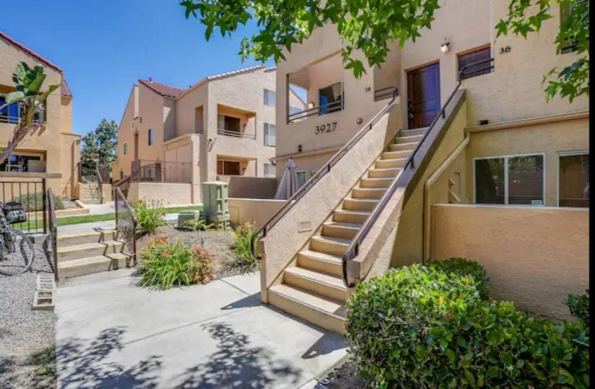 Corner 2-story One Bedroom La Jolla Apartment San Diego
